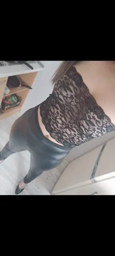 Madam hledá nadrženou bi subinku. Jen ženy!!