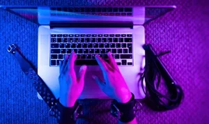 Hledám IT otroka,  správa platforem, webové stránky 