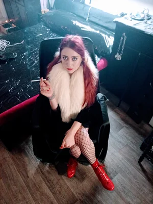 NAROZENINY MADAM VIRGINIE