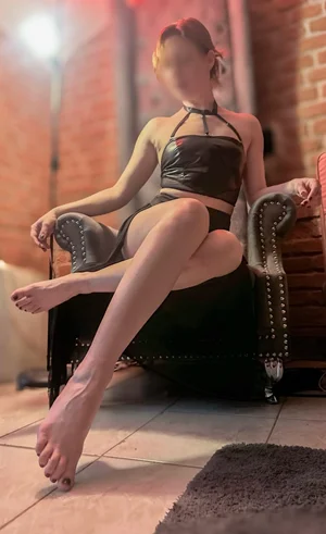 Footfetish s Mistress Daphne