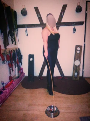 Domina hledá otroka