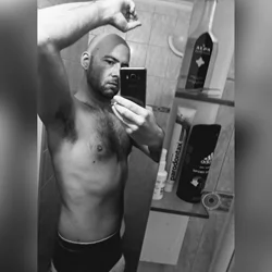 Selfie (14).jpg