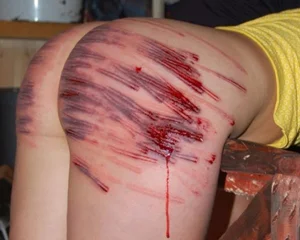 Poptávám dívku na spanking (výprask) - 3000 Kč