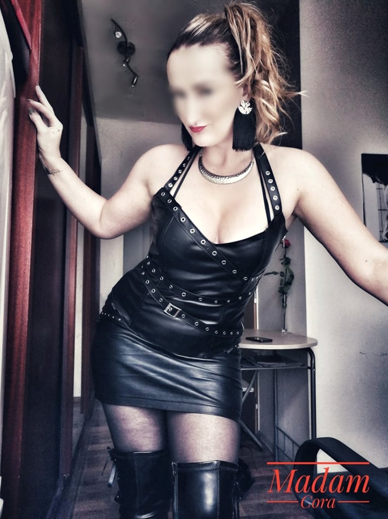 Cora Sharp BRNO profidominy.cz