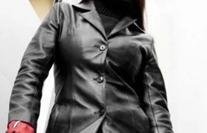 Hledám dámu v kůži