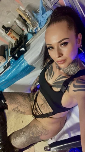 PONIZ SE PRED MADAM COBROU