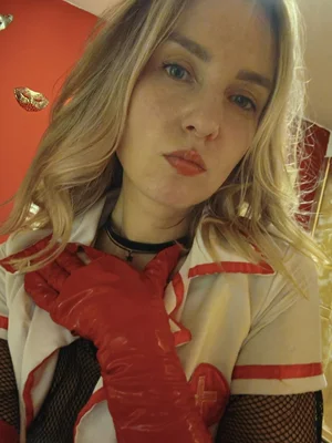 Anální hry pod vedením Princess Sabriny 💅