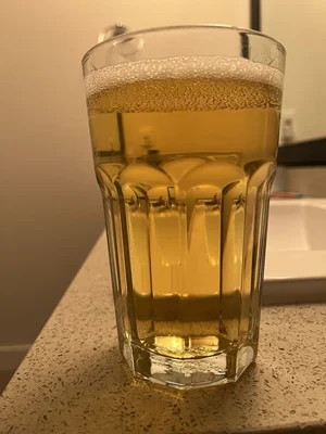 Zlatý šampus od zdroje