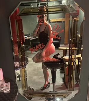 Je libo výprask kopřivou?