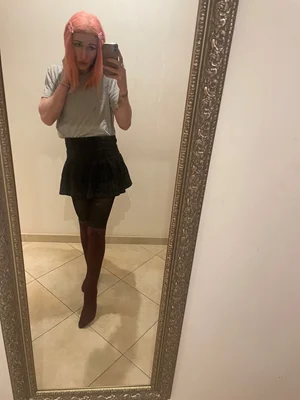 Hot ts subinka touží po dámě/domině/slečně/..., kterou by bavilo mít svou osobní poslušnou prcinku, kterou by mohla dále feminizovat a dělat si s ní téměř cokoliv.