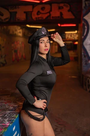Přiznej se, holoubku! Policejní výslech s Mistress Isabel