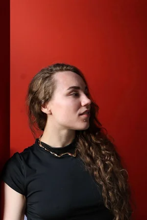 Miss Elizabeth looking for a personal servant