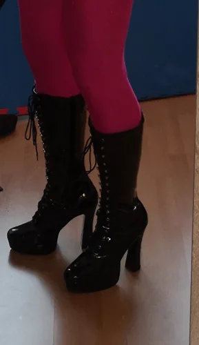 Madam Annastasia hledá čubky a zmrdy !! 