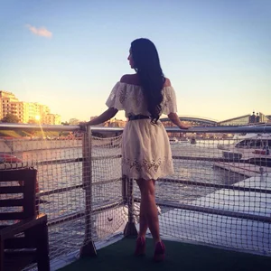 Madam hleda poskoka - dlouhodoba sluzba!