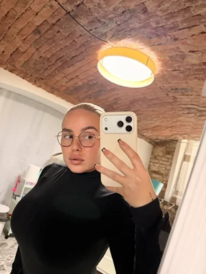 Online Femdom