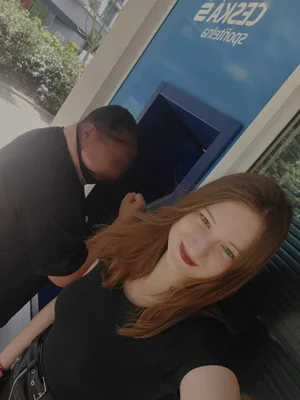 Ponížení u bankomatu