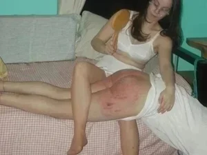 Odměna 1000.kč pro štíhlejší dominantní slečnu.....která mi pravidelně pořádně naplácá....na holý zadek:)