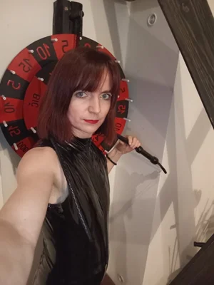 100 ran bičem od Madam Inéz!