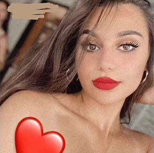 Dominantní paní nabízí BDSM lekce a výcvik pro submisivní otroky