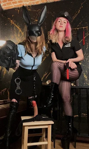 Výslech 🔥 Princess Sabrina a Zeya