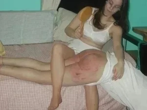  800-1000,kč pro sympatickou štíhlejší slečnu,ženu,která mi dá pravidelný pořádný výprask na holý zadek