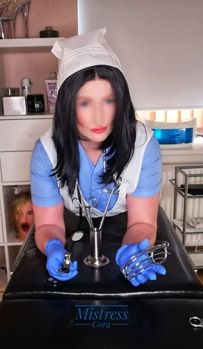 Retro sestra Cora Sharp