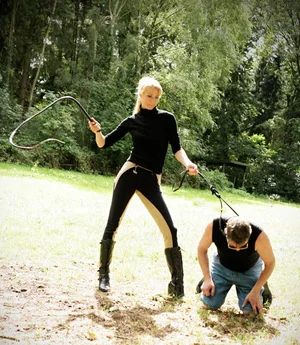 Trenérka s bičem