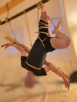 Shibari závěs s Alchymistkou – okamžik, kdy se zastaví čas ✨