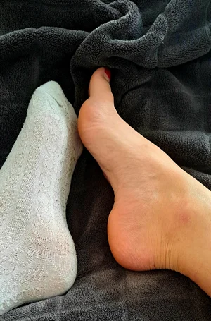 Nošené ponožky, silonky, propocená trička, podprdy, menstruační vložky