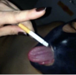 Toužím být popelníkem, pro Bohyni s cigaretou