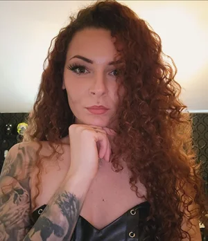 Bohyně hledá otroka pro úplné posednutí