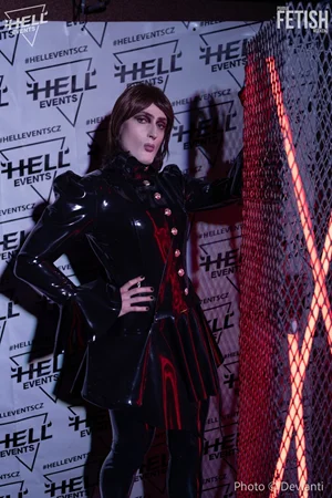 Mistress Divinusa hledá